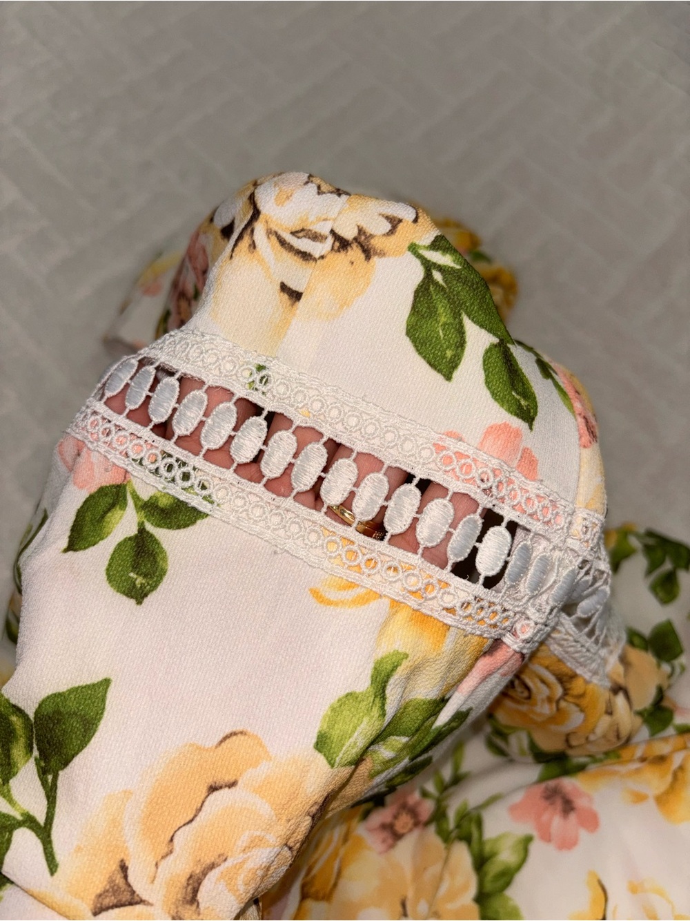 🧸 Disney Princess Belle Floral Yellow, Cream & Pink with Cut-Out Detail - Picture 7 of 7